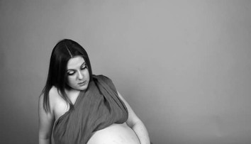 Maminka zveřejnila fotky z těhotenství. Facebook je zakázal