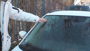 Ručník vs. brambora. Vyzkoušeli jsme triky, které mají chránit auto před námrazou