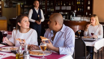 Restaurace zveřejnila fotky lidí, po nichž chtěla peníze. Zákazníky to pobouřilo