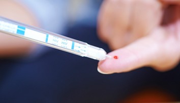 Další záblesk naděje? Moderna spustila testování vakcín proti HIV