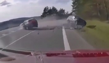 Smrtelnou nehodu zachytila palubní kamera. Skoro 90letý řidič nedal přednost