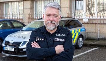 Temná minulost nového generála: Řízení v opilosti a podezřelá dotace