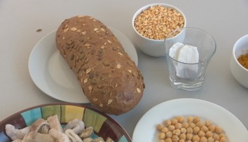 Vědci už vědí, jak se dožít sta let. Popsali způsoby boje proti stárnutí