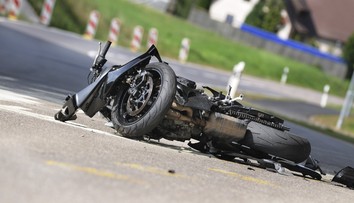Tragická nehoda na Jičínsku. Motorkář nepřežil střet s nákladním autem