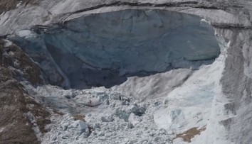 Vysoké teploty zapříčinily další puklinu v ledovci na Marmoladě