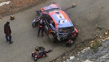 Děsivá nehoda: Mistr světa Tänak na Rally Monte Carlo vyletěl z trati!