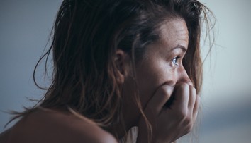 Ženu znásilňovali dvanáct let, musela jít na osm potratů