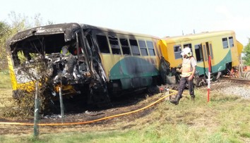 Trať na Slovensko bude stát až do soboty, blokuje ji převrácený jeřáb