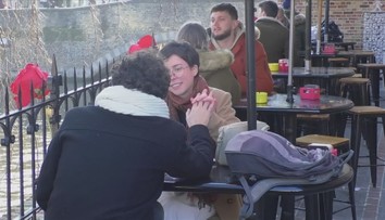 Češi a Češky se opět seznamují v hospodách. Aplikace nám nevyhovují
