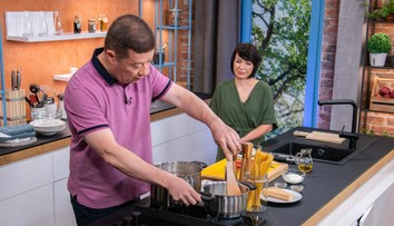 Okamura vařil ve studiu. Moderátorku Divišovou nechal jen umýt nádobí