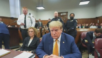 Soud plný pikantností. Právníci vyslýchali pornoherečku, Trump běsnil