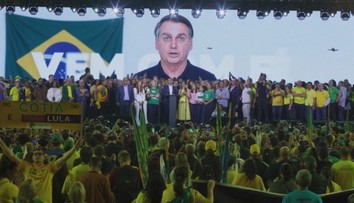 Flavio Bolsonaro zahájil prezidentskou kampaň. Pomáhá mu digitální avatar jeho otce