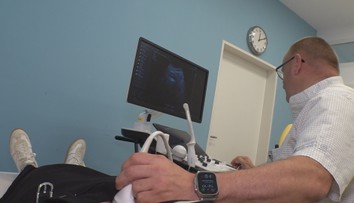 O inkontinenci lidé mlčí. Moderní léčba přitom umí výrazně pomoci