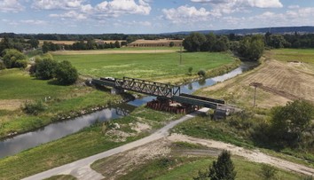 Oprava tratě mezi Opavou a Kravařemi pokračuje. Začne demolice tří mostů
