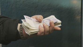 Nabídka výdělku se proměnila v podvod. Policie nyní obvinila pět lidí