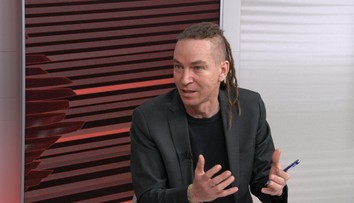 Vláda vydělá balík na drahých palivech. Snižme lidem daně, navrhuje Bartoš