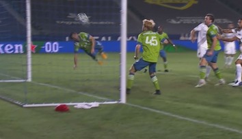 Borec na konec: Obránce v MLS vyhlavičkoval míč z brankové čáry