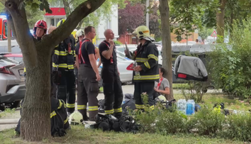 Baterie elektrokola způsobila v Čelákovicích požár bytu. Šest lidí je v nemocnici