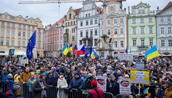 Lidé na Staromáku podpořili Ukrajinu. Je to i naše válka, řekl jim Pavel