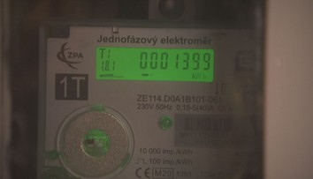 Řada dodavatelů energií stále snižuje ceny. Lidé využívají i kratší fixace