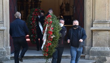 Klan Kočkových se rozloučil s dalším členem, zemřel bratr hlavy rodiny
