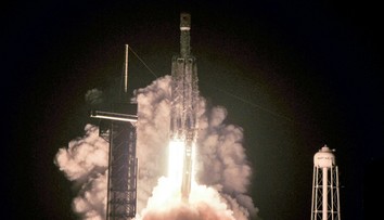 Úžasné záběry z vesmíru, sledujte sestup krytu do atmosféry. VIDEO