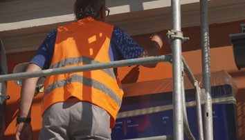 Kritika a posměšky zabraly. Oranžové nádraží v Pacově opět přetřou