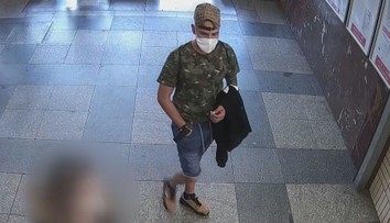 Policie hledá muže, který měl na nádraží sexuálně obtěžovat dívku