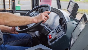 Třináctiletý Iráčan brutálně napadl řidiče autubusu v Lipsku. Šofér je v kómatu