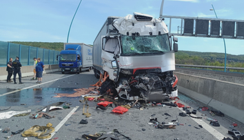 Na Pražském okruhu se srazily dva kamiony. Nehoda zablokovala dopravu