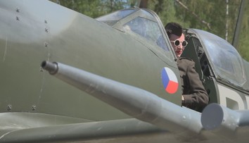 Nadšenci v uniformách i historická technika. V Plzni si připomínají konec války