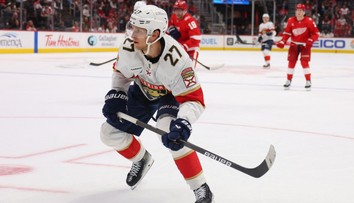 Další bláznivé zranění v NHL. Opora Floridy se popálila při grilovačce