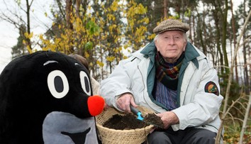 Pohádkový Krtek Zdeňka Milera slaví 60. narozeniny. VIDEO