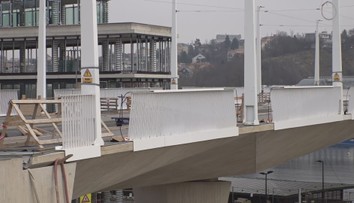 Dvorecký most v Praze čeká zatěžkávající zkouška. Vjede na něj šest nákladních aut