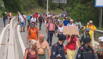 Klíčovou dálnici v Alpách zablokovaly protesty. Ročně jí projedou miliony aut