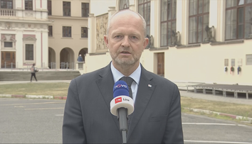Předseda NSA létá za peníze státu do exotiky. Ty cesty jsou velmi potřebné, hájí se