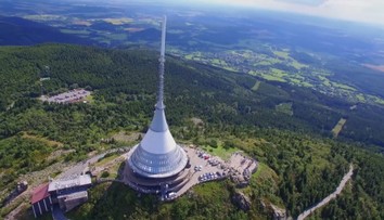 Podepsáno. Ještěd nově patří Libereckému kraji