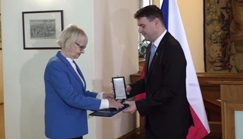 Jedna z nejkontroverznějších postav české diplomacie Filipi dostala medaili