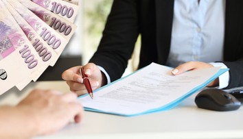 Na sirotčí důchod čeká už osm měsíců. Jde o zvlášť složitý případ, hájí se úřad