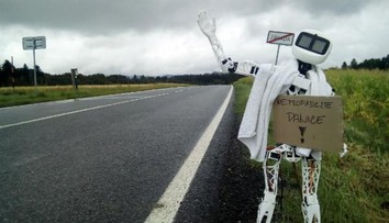 Prapodivná stopařka na českých silnicích. Už jste ji potkali?
