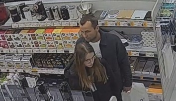 Pár ukradl v Teplicích zubní kartáčky za desítky tisíc. Dvojici hledá policie