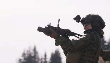 K těmto zbraním se lidé obvykle nedostanou. Moderátorka z Novy kosila cíle kulometem
