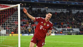 Zápas Bayernu s BVB je tady! Jakých pět největších hvězd hrálo za oba kluby?
