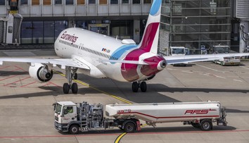Začíná docházet palivo, situace je vážná. Aerolinky ruší tisíce letů
