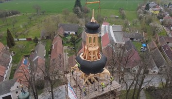 Kostel v Borovanech se dočkal navrácení své kupole. Další opravy potrvají do října