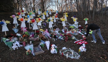 Výrobce zbraní zaplatí v USA poprvé v historii milionové odškodné za masakr