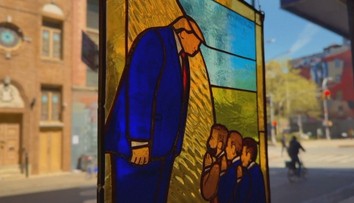 V New Yorku vznikla absurdní výstava o Trumpovi. Koná se v kapli
