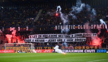 Spartě hrozí za chování kotle trest. Disciplinárka s klubem zahájila řízení