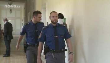 Zfetovaný mladík, který se hnal v autě jako šílenec, dostal sedm let