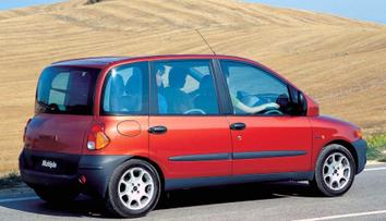 Nejošklivější auto hlásí návrat. Snad se tentokrát designérům povede lépe